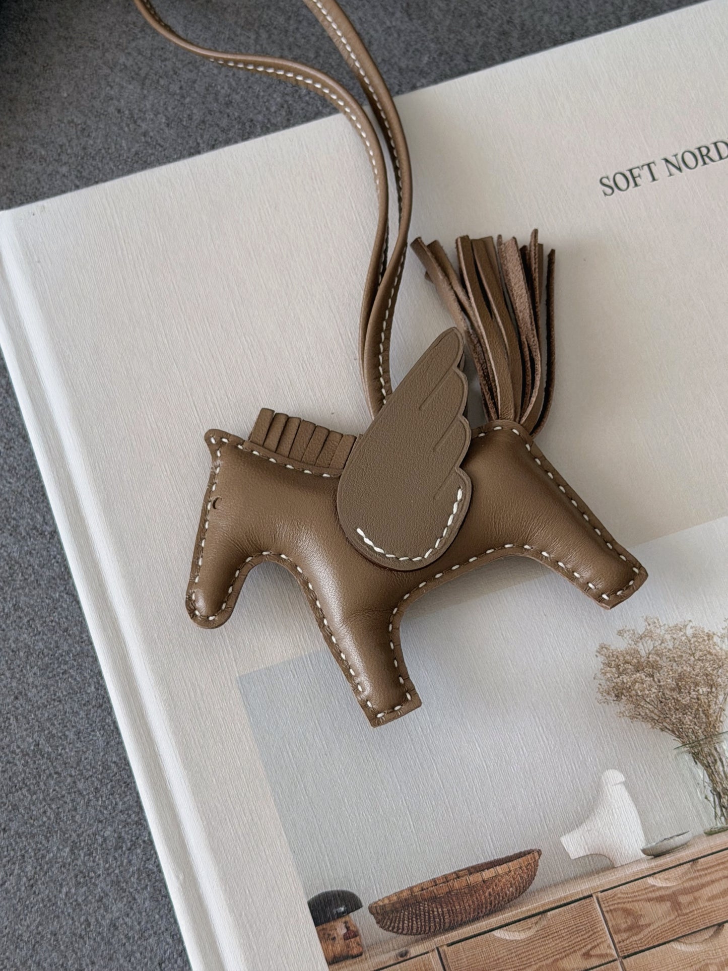 Hermès | Rodeo 小飛馬 大象灰