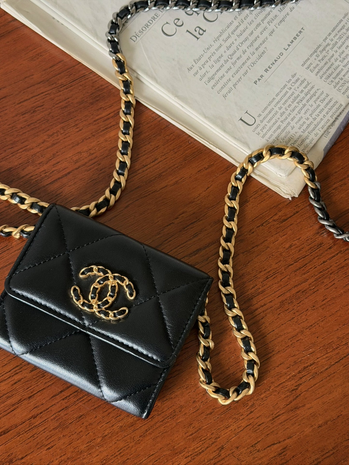<S - 99成新> Chanel | 19 Mini WOC