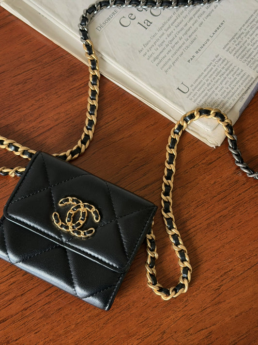 <S - 99成新> Chanel | 19 Mini WOC
