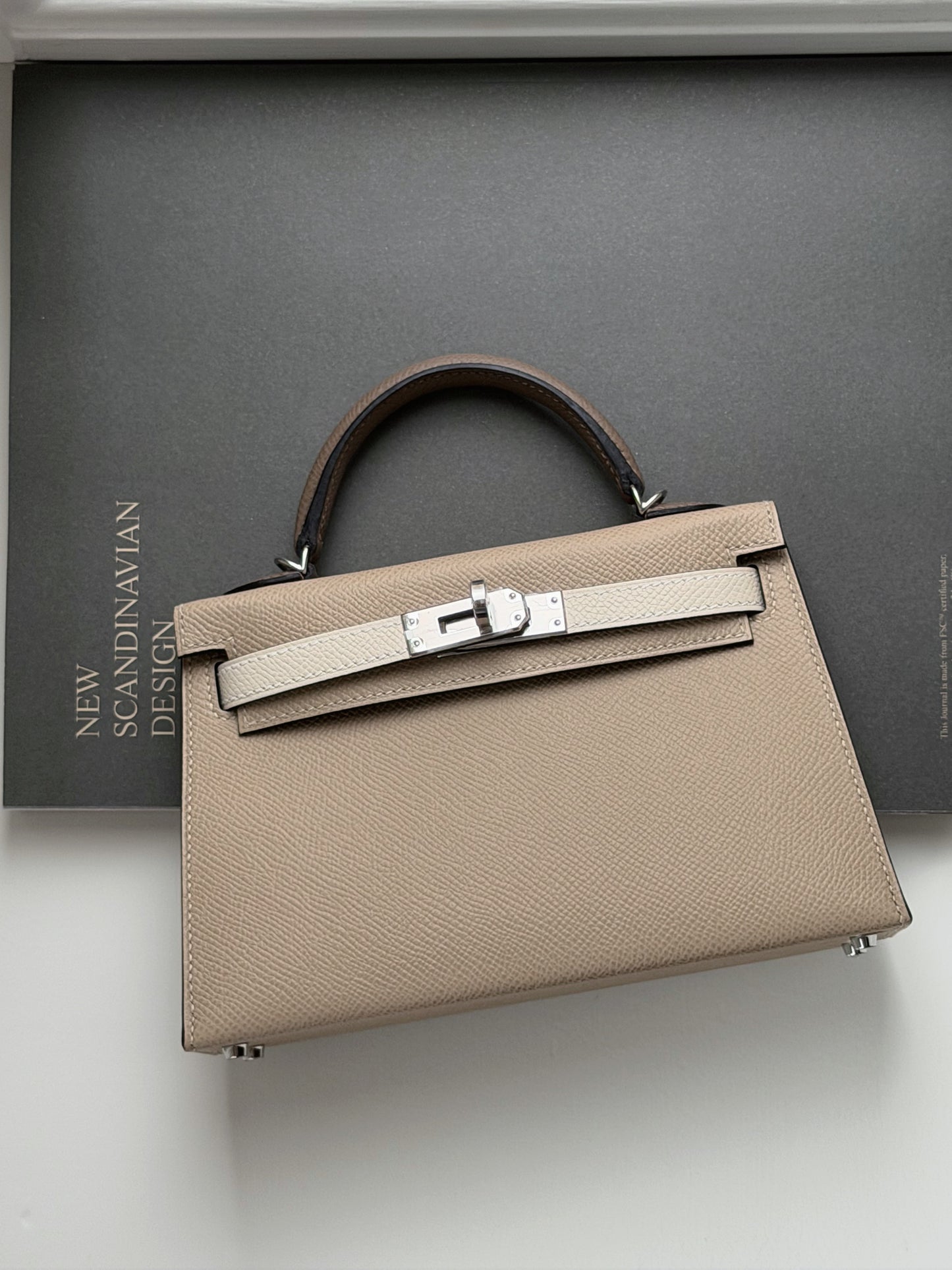 Hermès | Mini Kelly II Trench 風衣灰 × Craie 奶昔白 × Etoupe 大象灰 銀釦 Epsom