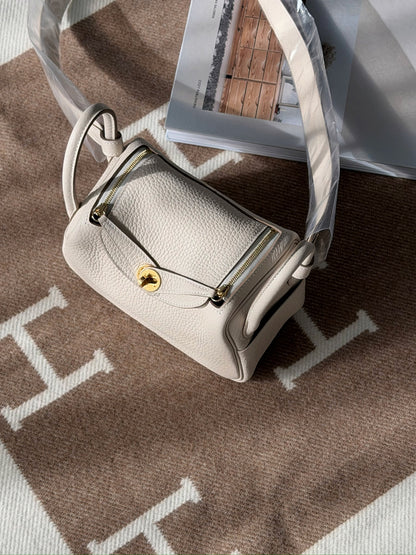Hermès | Mini Lindy 奶昔白 金釦