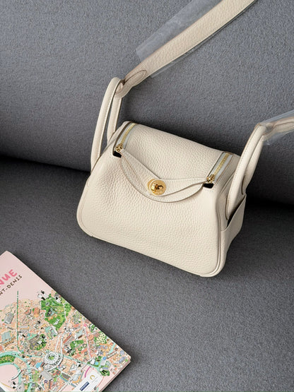 Hermès | Mini Lindy 奶昔白 金釦
