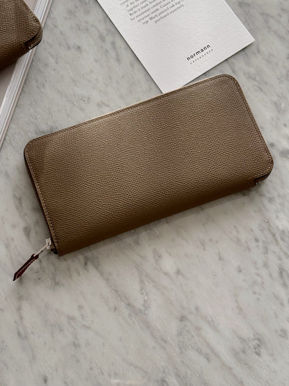 Hermès | Silk’in Wallet 絲巾長夾大象灰 X 自由之城