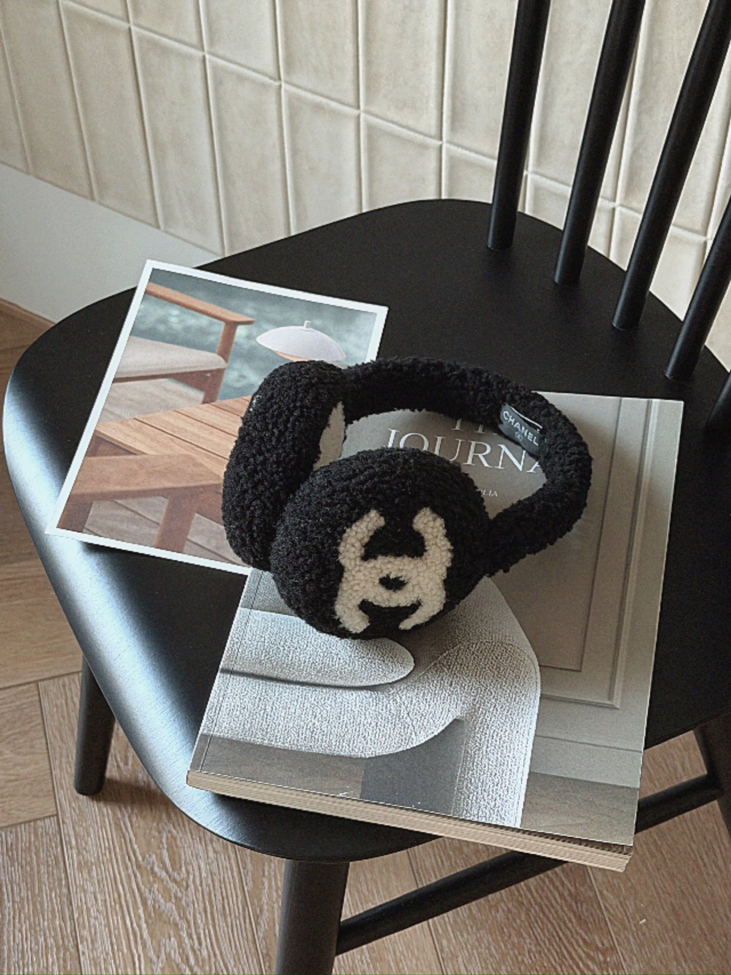 Chanel | Earmuffs 泰迪毛耳罩 黑色x白色雙C