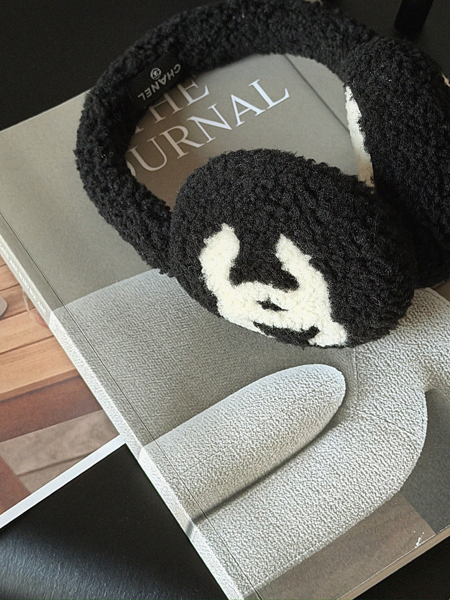 Chanel | Earmuffs 泰迪毛耳罩 黑色x白色雙C