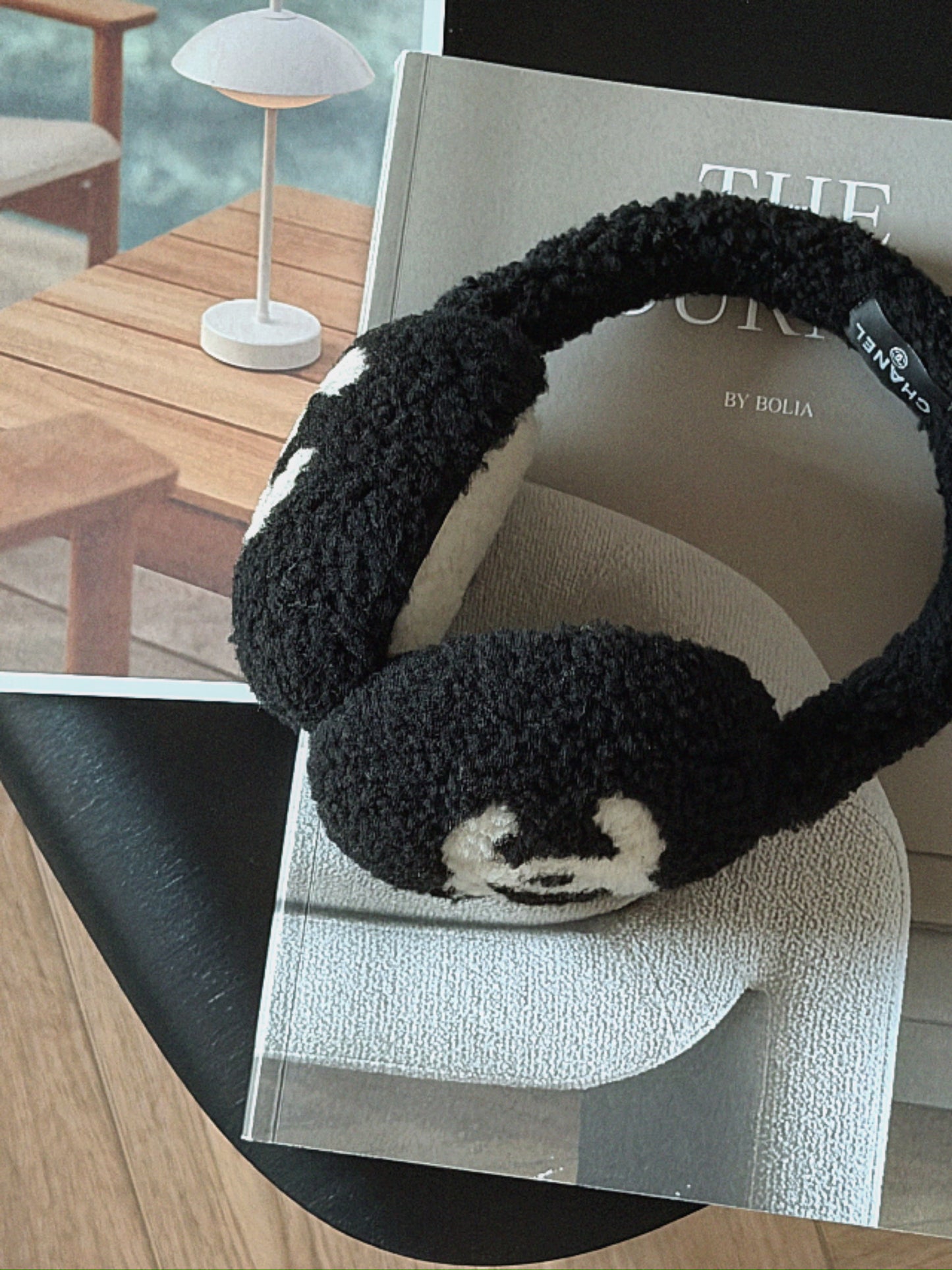 Chanel | Earmuffs 泰迪毛耳罩 黑色x白色雙C