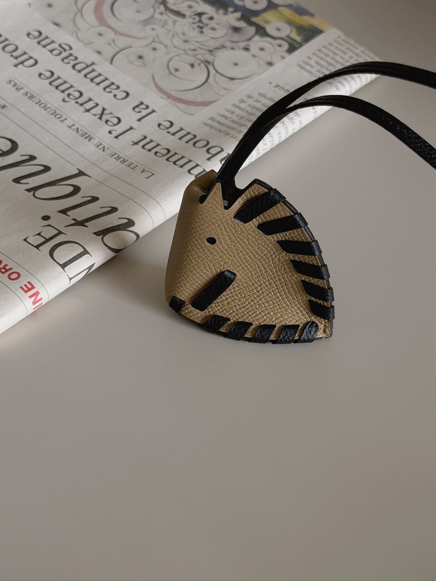 Hermès | Cheval Tresse Charm 編織馬頭吊飾 塵埃灰