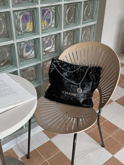 <S - 99成新> Chanel | 22 Bag 黑色 銀釦 Medium Size