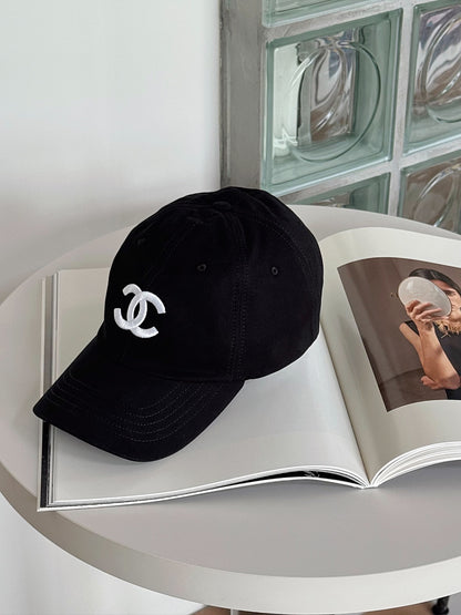 Chanel | 經典雙C棒球帽 黑白熊貓配色
