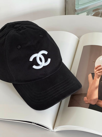 Chanel | 經典雙C棒球帽 黑白熊貓配色