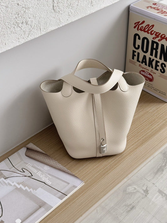 Hermès｜Picotin 18 奶昔白 銀釦