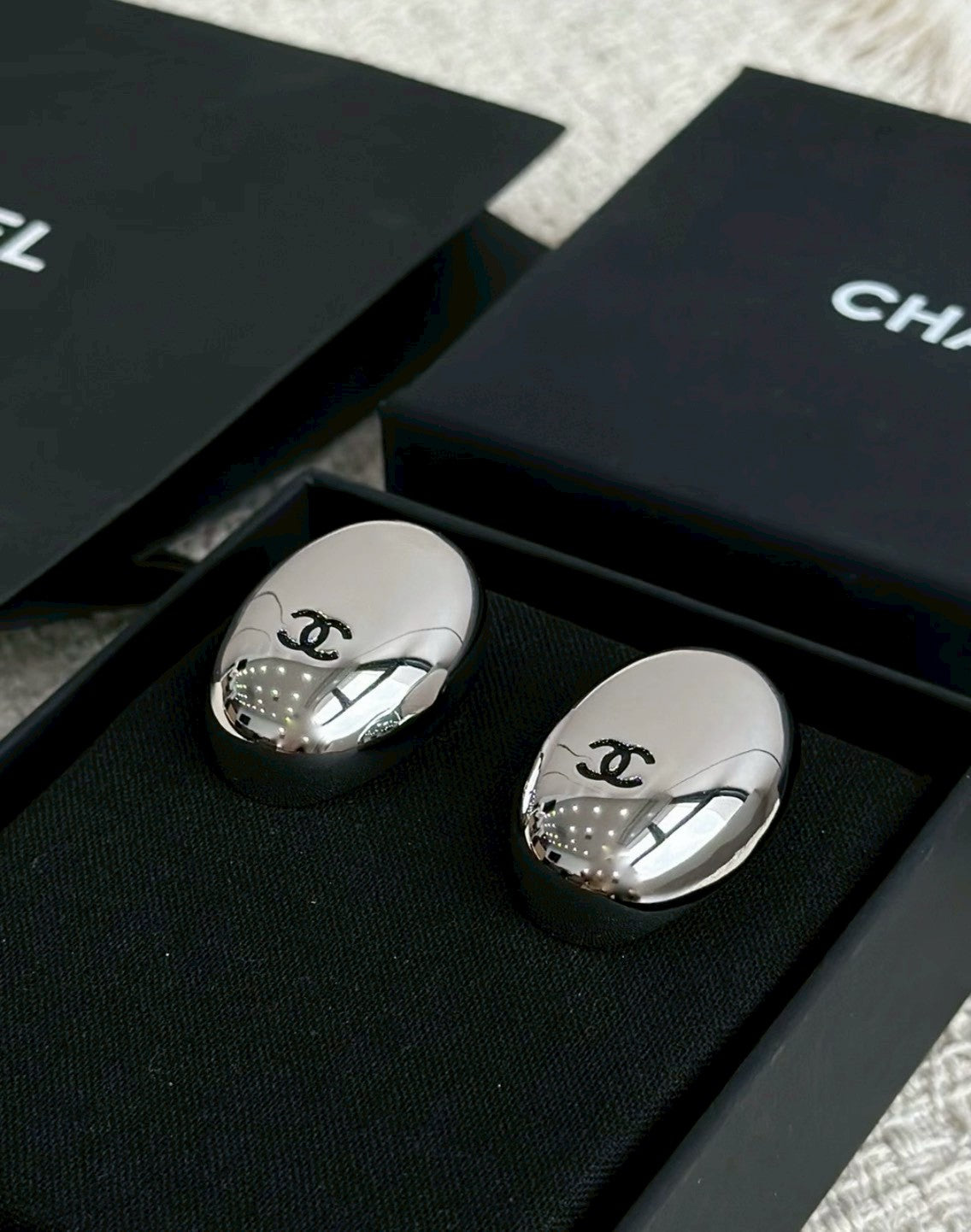 Chanel | 26s 銀色鵝蛋形耳釘