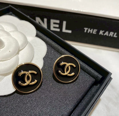 Chanel | 復古圓形黑琺瑯耳環