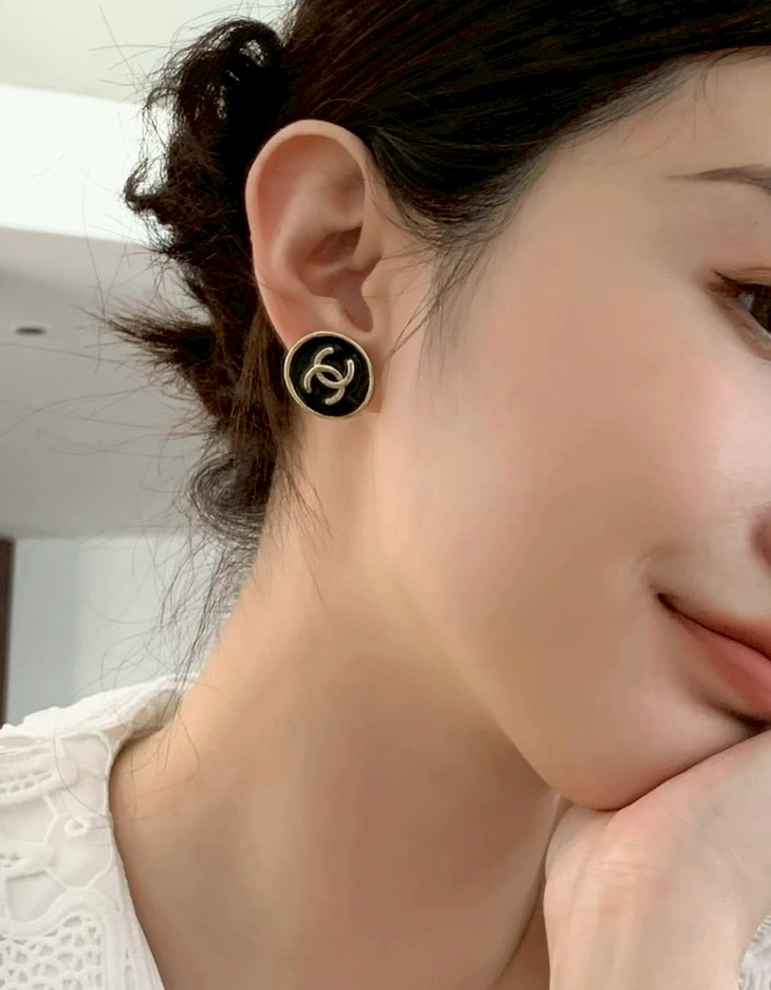 Chanel | 復古圓形黑琺瑯耳環