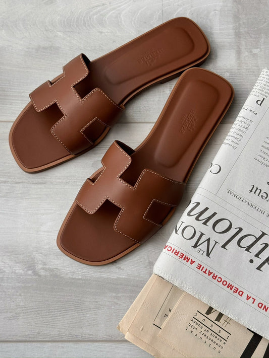 Hermès | Oran Sandals 金棕色