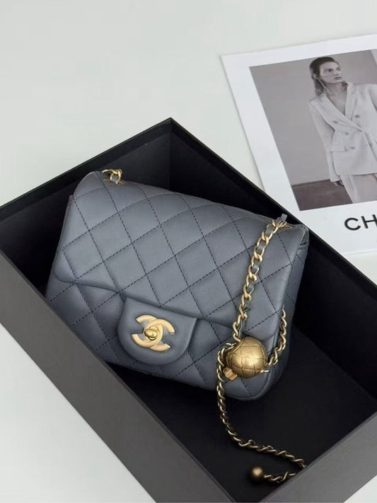 Chanel | 金球方胖 深灰色