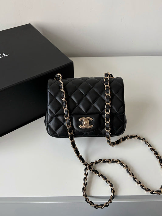 <S - 99成新> Chanel | 方胖子 黑色 金釦 羊皮