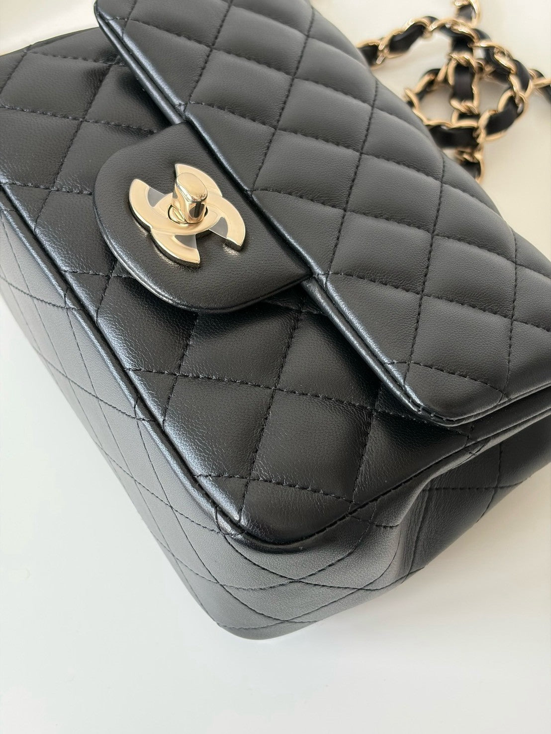 <S - 99成新> Chanel | 方胖子 黑色 金釦 羊皮