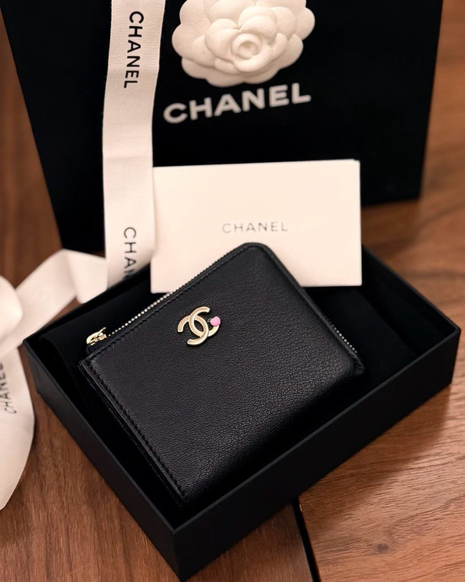 Chanel | 方形拉鍊錢包 淡金釦 x 小蘋果