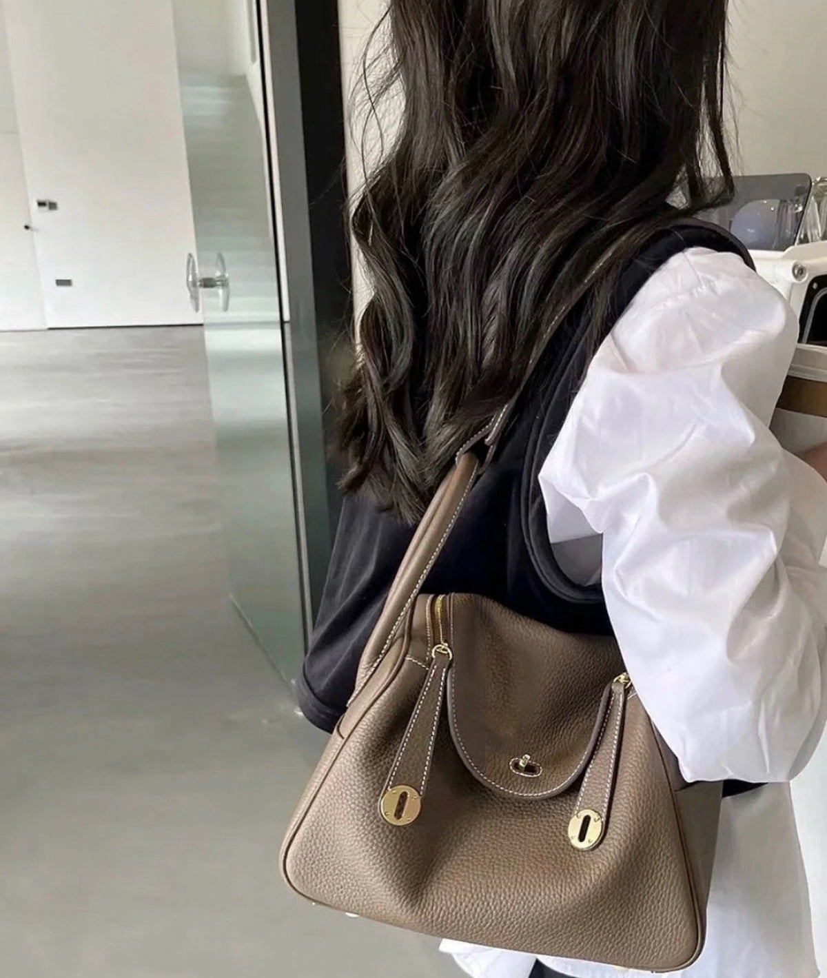 Hermès | Lindy 26 大象灰 金釦