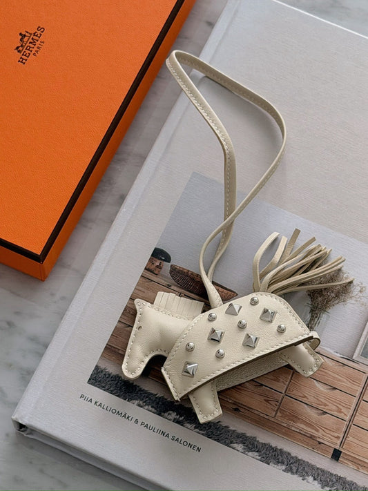 Hermès | Rodeo Robeo 奶昔白銀色鉚釘小馬