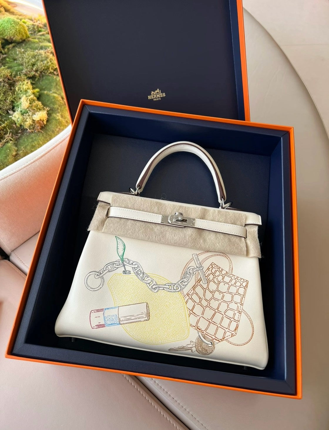 <NS - 未使用新品> Hermes | Kelly 25 奶油白銀釦 In and Out 塗鴉彩繪