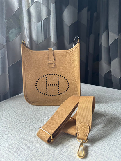 Hermès | Evelyne 23 餅乾色 金釦