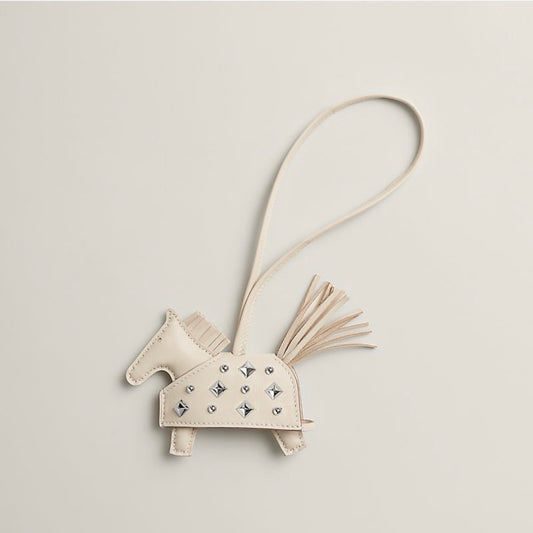 Hermès | Rodeo 鉚釘小馬 奶昔白