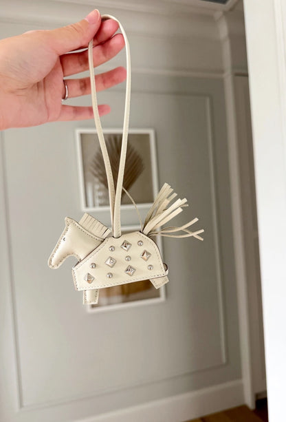 Hermès | Rodeo 鉚釘小馬 奶昔白