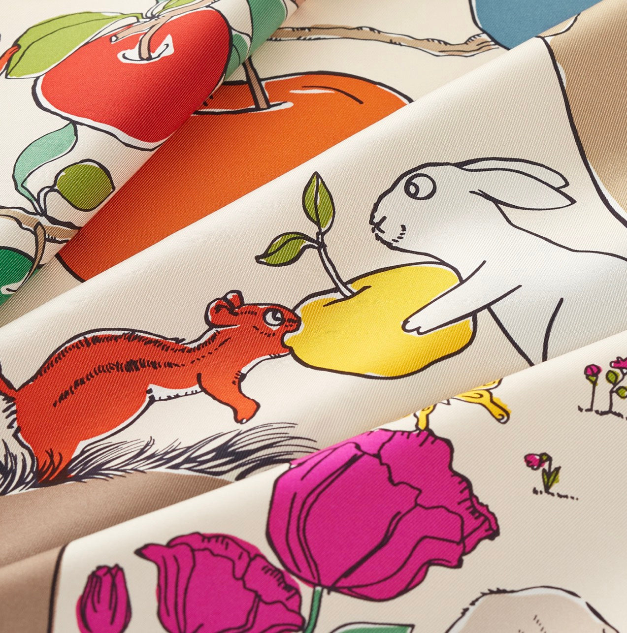 Hermès | 絲巾90 兔子與蘋果樹 奶油色 x 彩色蘋果