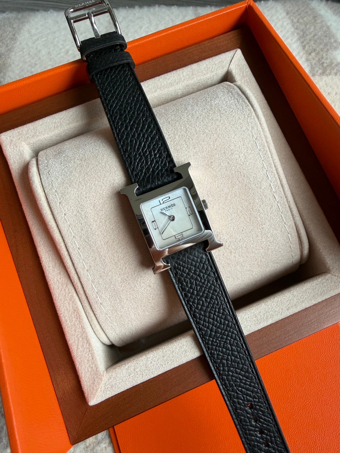 Hermès | H Hour 珍珠母貝面盤 黑色
