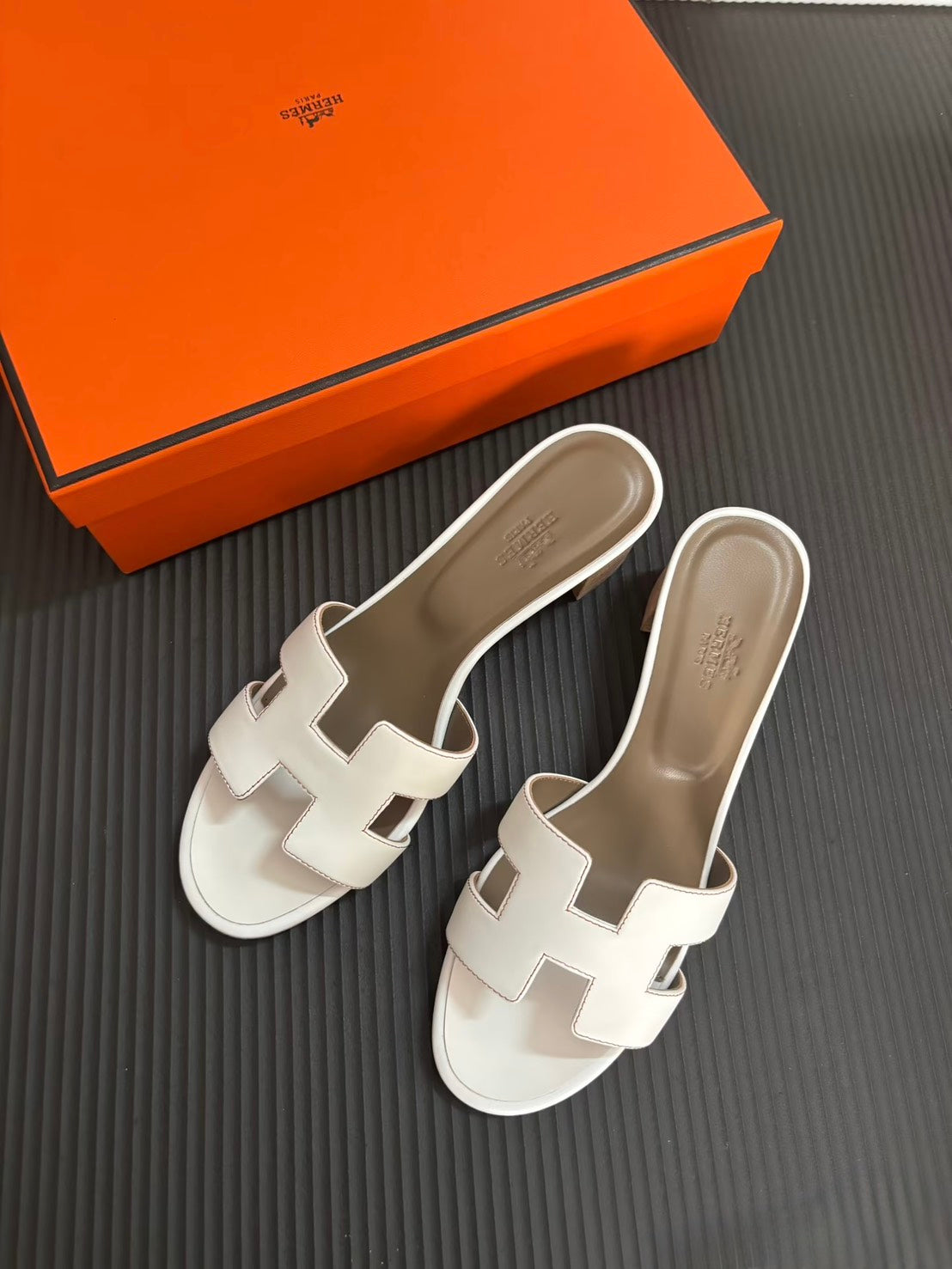 Hermès | Oran H 白色 低跟涼鞋