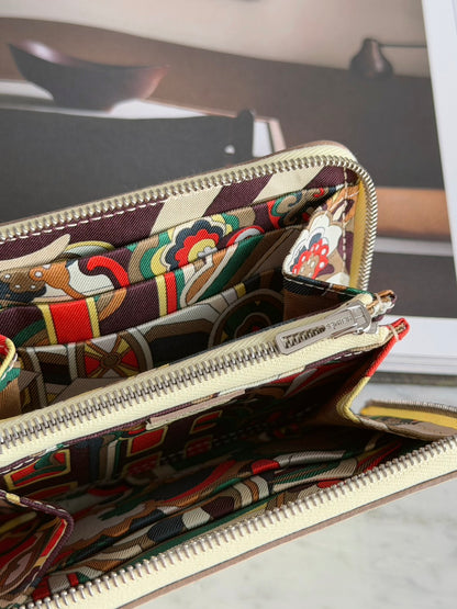Hermès | 絲巾短夾 米爾頓黃 x 繽紛馬戲團內裡