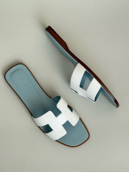 Hermès | Oran 經典H拖鞋 白色 × 冰川藍